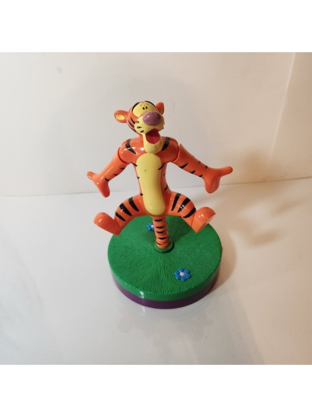 Disney Winnie the Pooh Tigger Bouncing Electronic Toy 2006 Hasbro Vintage 10"